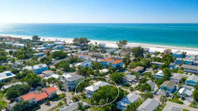 24th St Beach House! 50ft to the beach or the bay!
